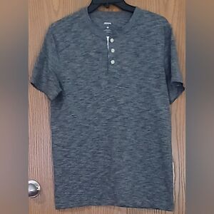 Sonoma Henley Shirt size M        1A-016